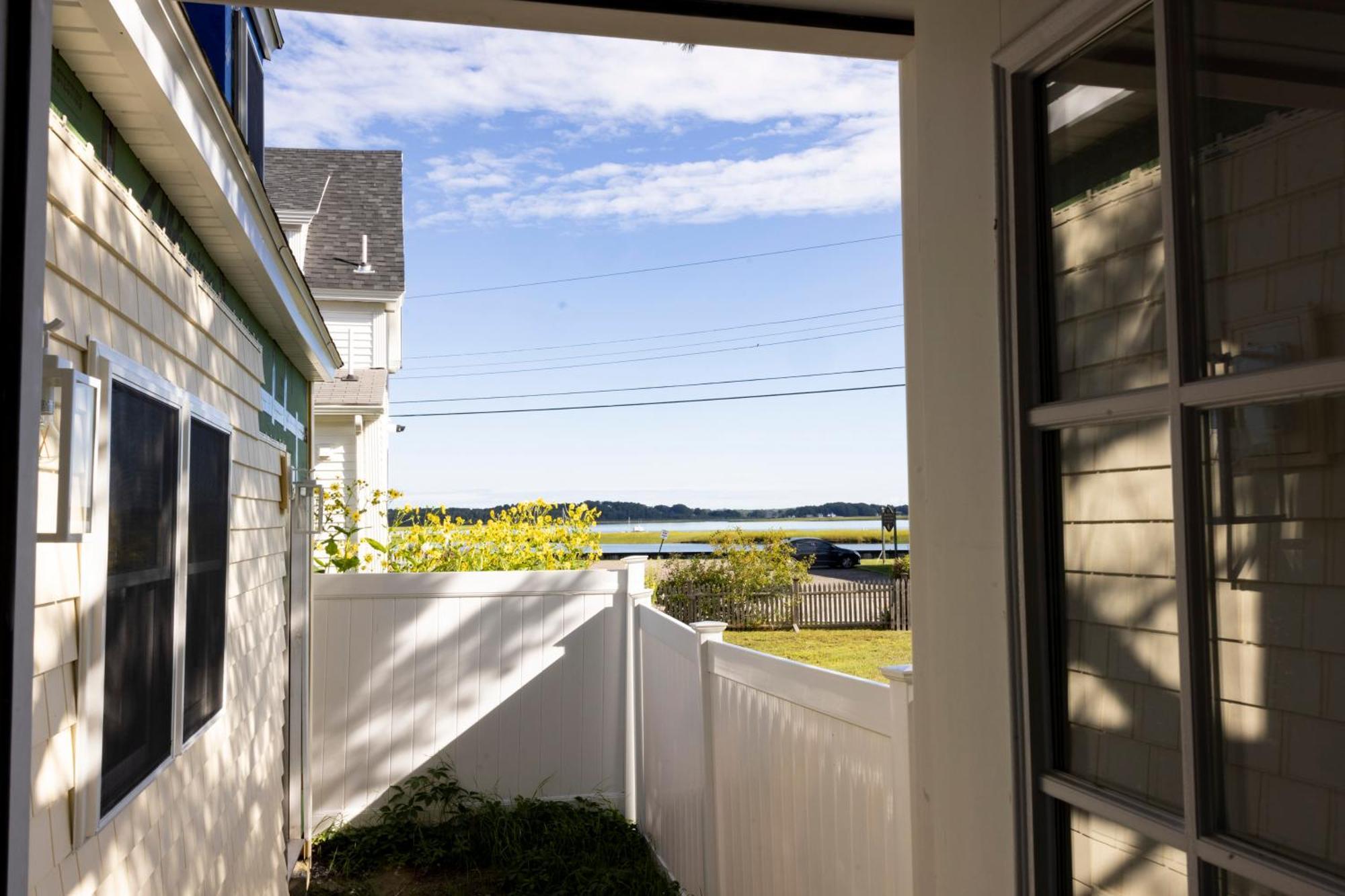 Bright 4Br Beach House, Pine Point Perfection スカボロー エクステリア 写真